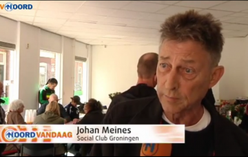 Penningmeester van de Social Clubs Johan Meines bij de officiële opening in Groningen - tevens zijn laatste openbare media-optreden door zijn ziektebeeld.