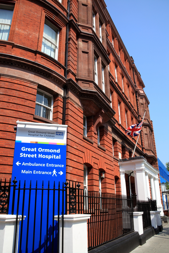 In het Great Ormond Street kinderziekenhuis wordt onderzoek gedaan naar het effect van het nieuwe CBD-medicijn Epidiolex op jonge kinderen. [Foto: shutterstock/ Tony Baggett]